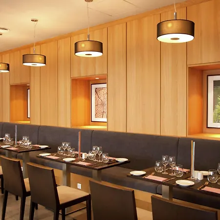 Hilton Garden Hotel 4*