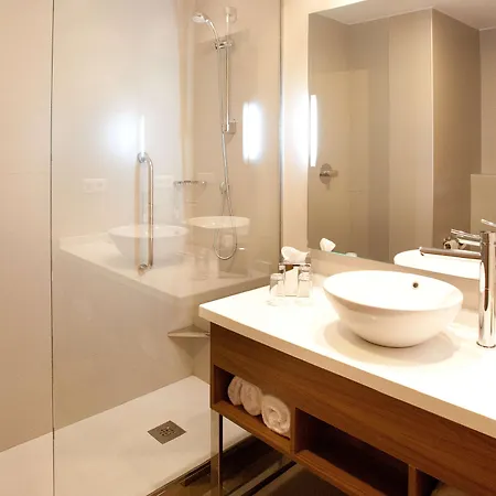 Hilton Garden Готель Малага